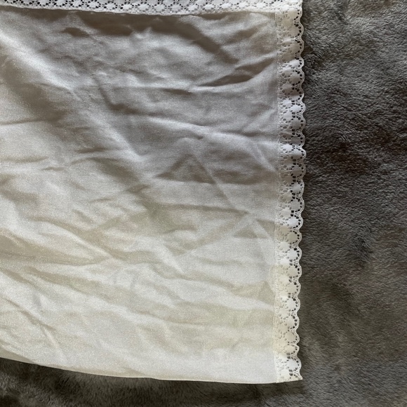 Vintage Debonaire Satin Half slip with double slits. Made in Canada. Size L - Picture 4 of 8